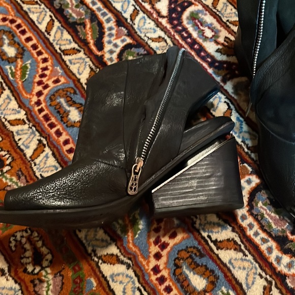 Comfy leather booties - Picture 2 of 6